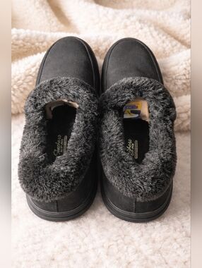 Skechers Cozy Slippers Women’s Size 8 Black Faux Fur Memory Foam Slip On Shoes
